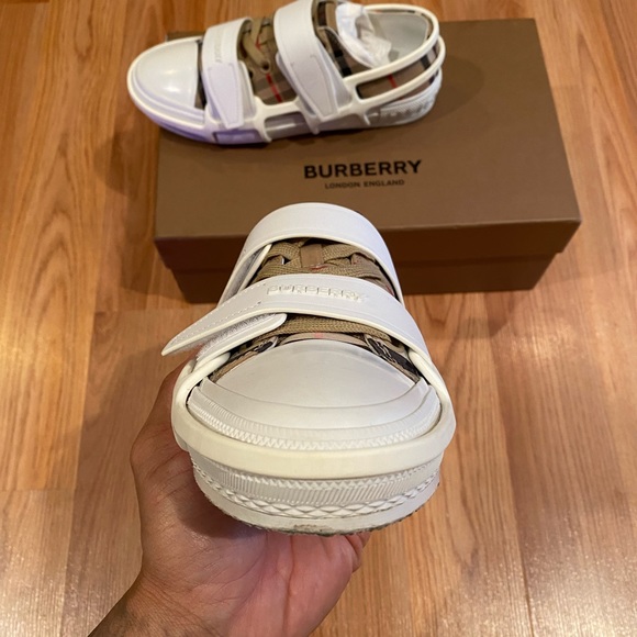 WOMENS US SIZE 6 WOMENS BURBERRY LCSL SHOE - Picture 4 of 10